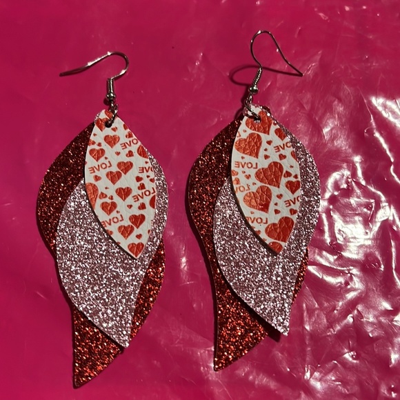 Faux leather earrings - Picture 2 of 4
